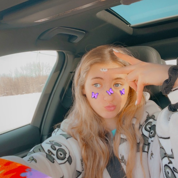 Meet your Posher, Madison - Picture 1 of 1